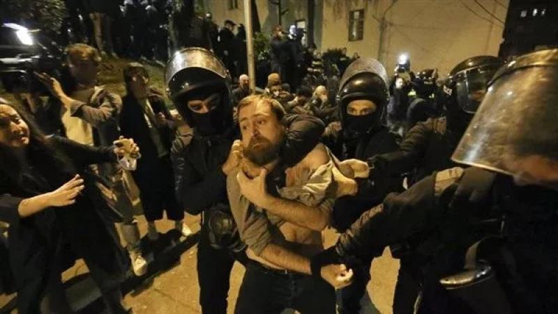  عاجل اشتباكات بين عناصر الشرطة الإسرائيلية وعشرات المتظاهرين