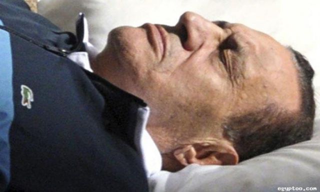 المطالبة بإحالة مبارك إلى المحاكمة العسكرية