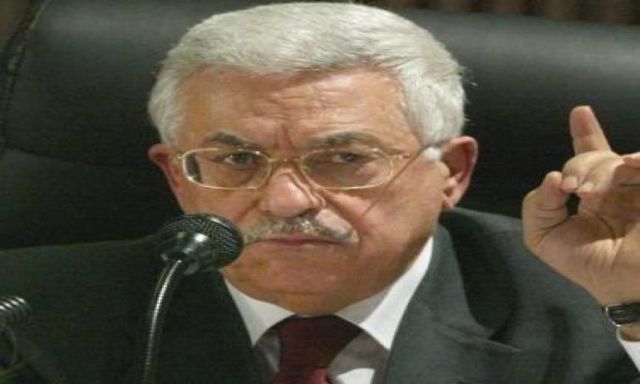 مستشار ”أبو مازن” يؤكد ان تكليف رئيس السلطة بتولي رئاسة الحكومة أمر قانوني
