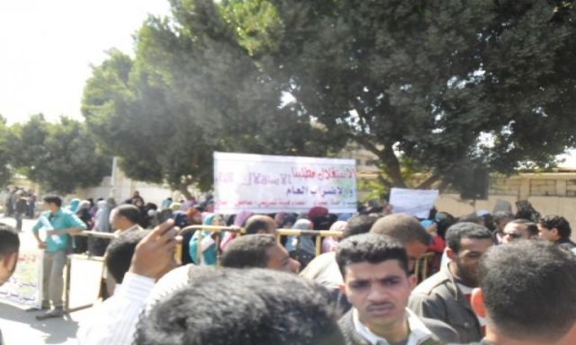 استمرار اضراب اعضاء هيئة التدريس وطلاب جامعة الازهر باسيوط لليوم الثالث