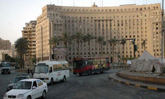 إزالة الأسلاك والحواجز بشكل جزئى فى ميدان التحرير
