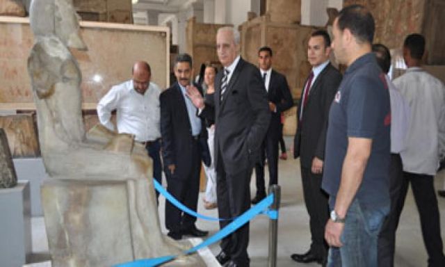 وزير الآثار: المتحف المصرى بميدان التحرير يقع تحت حراسة أمنية مشددة من الجيش وشرطة الآثار