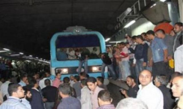 عمال السكك الحديدية ينهون وقفتهم على رصيف مترو الشهداء للمطالبة بتطهير وزارة النقل من الإخوان