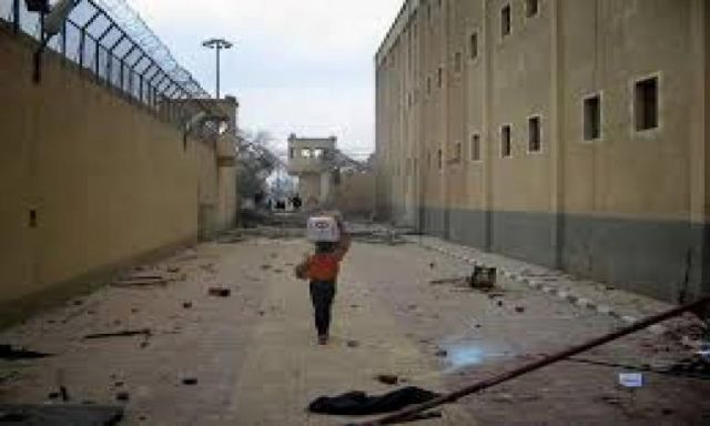 مقتل 38 من أنصار المعزول أثناء محاولة مسلحين تحريرهم من سجن أبو زعبل