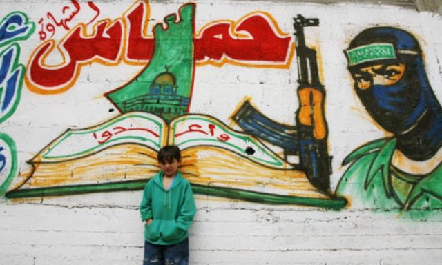 حركة حماس: ”توفيق عكاشة” منغولي ومتخلف