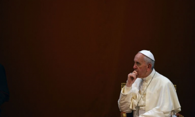 بابا الفاتيكان بكل لغات العالم: ”لا للحرب أبداً” ضد سوريا