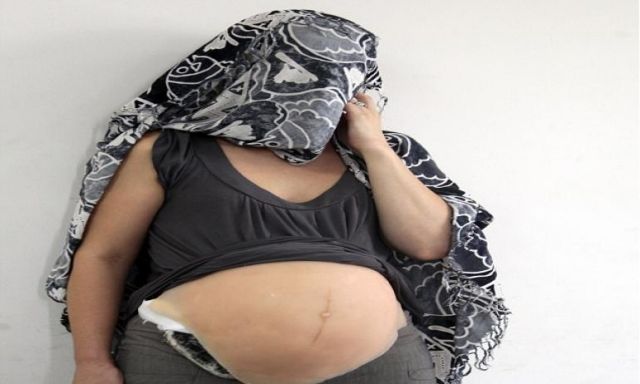 كندية تخبئ 2 كيلو كوكايين في بطنها الحامل