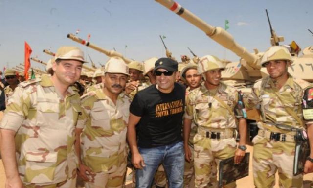 بالصور .. ”الفيس بوك” يكشف عن علاقة الفنانين بالجيش المصري
