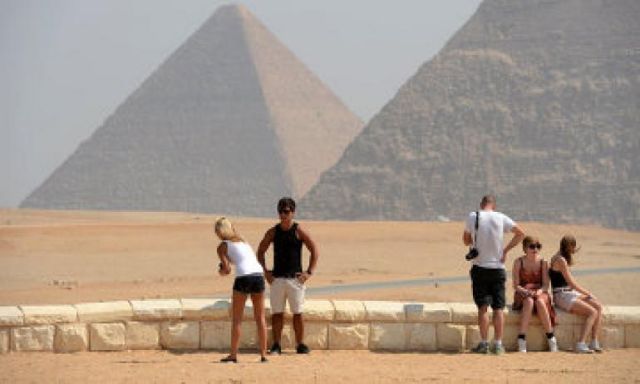 السفير الروسي يشيد بزيادة استثمارات بلاده في مصر ويدعو لرفع الحظر السياحي
