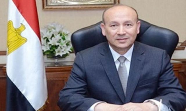 وزير الطيران يعقد اجتماعاً أمنياً موسعاً لمناقشة خطة تأمين المطارات المصرية