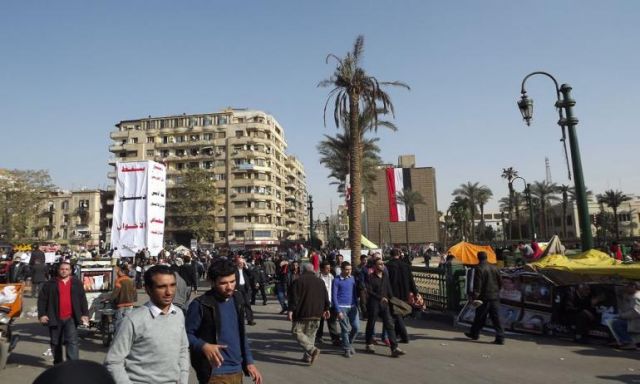 اشتباكات بالأيدي بين مؤيدي ومعارضي الجيش بميدان التحرير