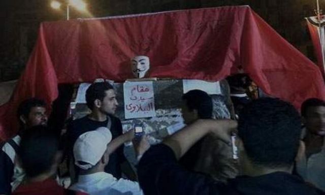 بالصور .. نشطاء بـ”ميدان التحرير”: هنا مقام سيدي ”الببلاوي”