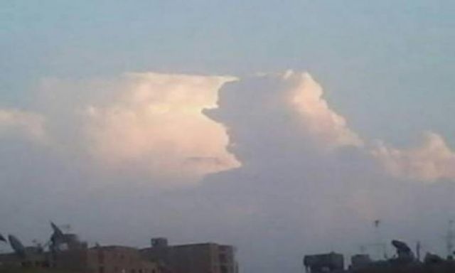 جريدة ”الرأى”: السحاب والغيوم ترسم صورة ”عبد الفتاح السيسي” في سماء القاهرة