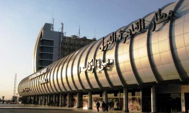 سلطات المطار تمنع رئيس جامعة الإسكندرية من السفر لقطر