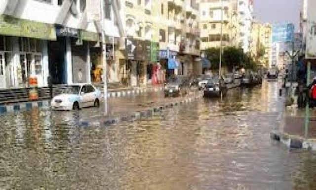 محافظة الجيزة تخصص خط ساخن لتلقى بلاغات المواطنين بأماكن تجمعات مياه الأمطار