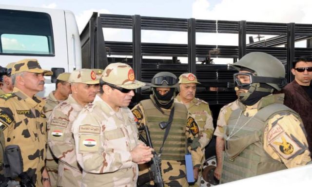 بالفيديو .. السيسى يشهد إجراءات تفتيش أحد تشكيلات الجيش الثالث الميدانى