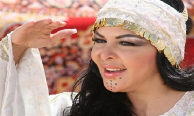 نشطاء يتهمون الفنانة فلة الجزائرية بالإساءة لمؤذن الرسول