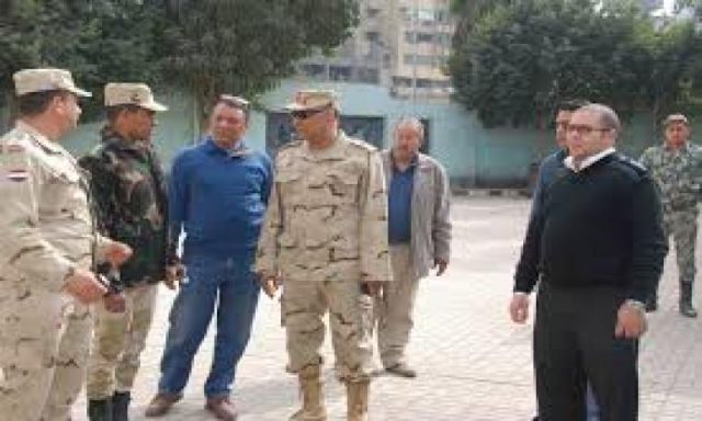 رئيس التنظيم والإدارة بالقوات المسلحة يتفقد سير العملية الأمنية بلجان شبرا