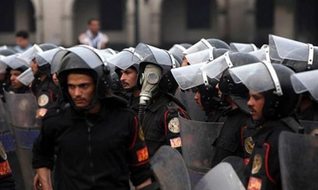 مدير أمن الجيزة يصل جامعة القاهرة ويشرف على توزيع قوات التأمين