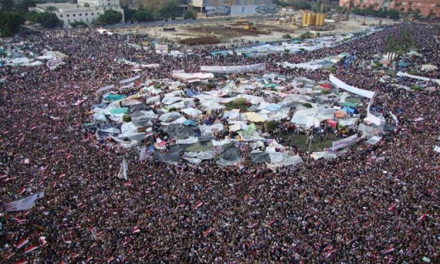 قوات الأمن تفتح مداخل ”التحرير ”للمواطنين للاحتفال بالذكرى الثالثة لثورة 25 يناير