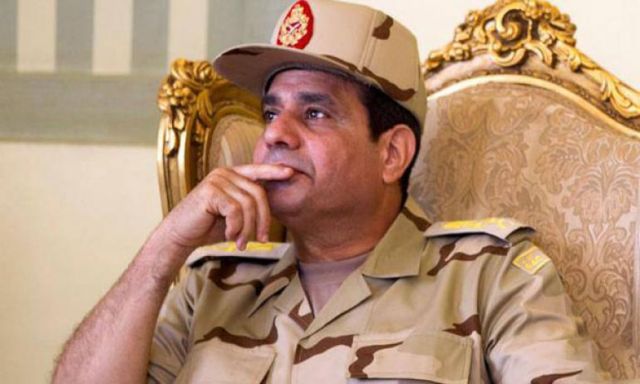 ” الشعب يأمر” تغرق ميدان التحرير بلافتات ترشيح ” السيسى ” للرئاسة
