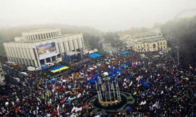 بسبب البرد .. محتجون بـ”كييف” يحتلون مبنى وزارة العدل