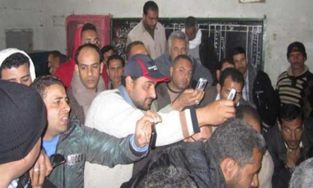 إعتصام عاملين بمحطة مياه عرب جهينة بالقليوبية للمطالبة بالتعيين