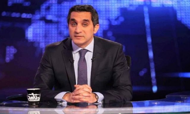 بالفيديو .. ”باسم يوسف” ساخرا: انتبه السيارة ترجع إلى الخلف!