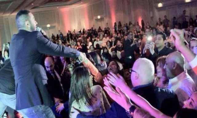 بالصور .. تامر حسني يحيي حفل ”عيد الحب” بولاية واشنطن الأمريكية