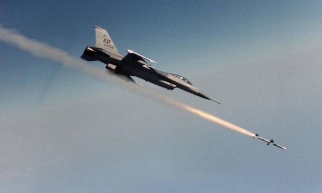الطيران الإسرائيلي يقصف قاعدة صواريخ لحزب الله