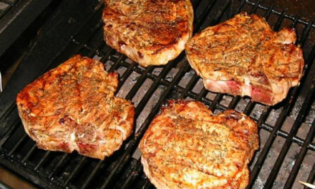 اللحوم المصنّعة المشوية تسبب الزهايمر والسكري