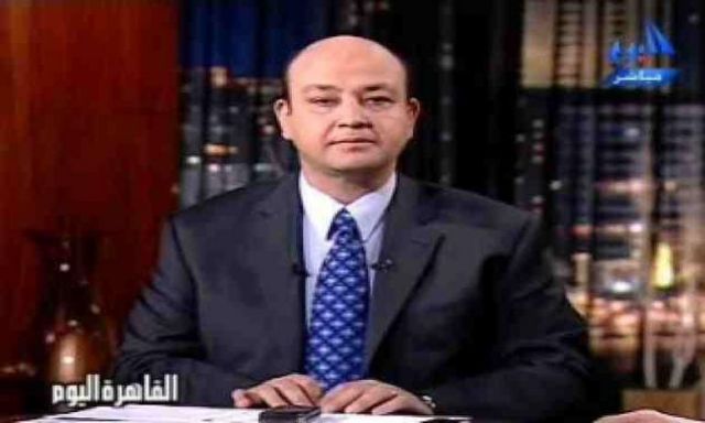 بالفيديو .. عمرو أديب: السيسي يجهش بالبكاء عند سماعه الآيات في صلاة الظهر