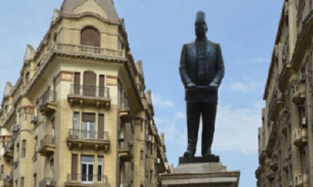 البنك الأهلى يساهم فى صيانة وترميم تمثال طلعت حرب بوسط القاهرة
