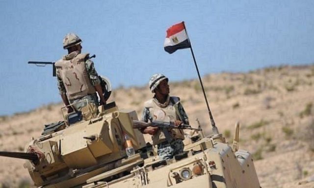 رجل ”خيرت الشاطر” يدعو لرفع السلاح في وجه الجيش المصري