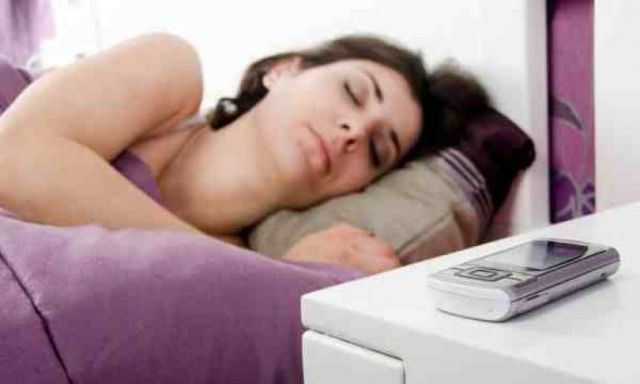 دراسة: التكنولوجيا في غرف النوم تسبب السكر والسمنة