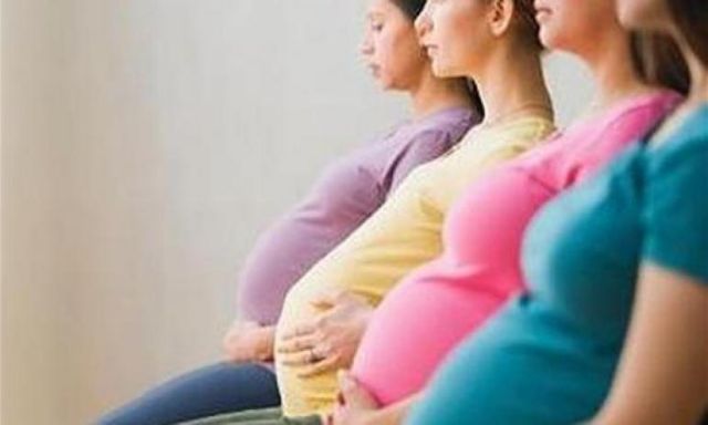 خبيرة: وضع الحامل خطة للولادة يجنبها العملية القيصرية