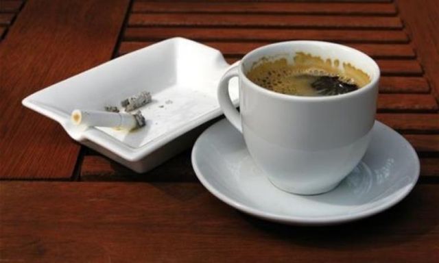 السجائر تضعف قدرة اللسان على تذوق طعم القهوة