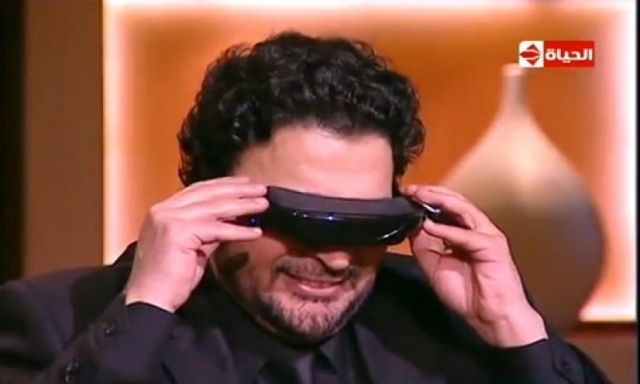 بالفيديو .. حميد الشاعرى يخترع نظارة 3D لمحاربة سرقة الاغانى على الانترنت