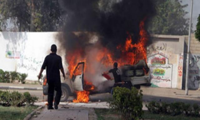 طلاب الإخوان يحرقون جامعة أسيوط