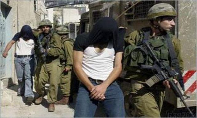 (هآرتس) :  (الشاباك) و جيش الاحتلال الإسرائيليّ اعتقل خلية عسكريّة تابعة لحركة حماس