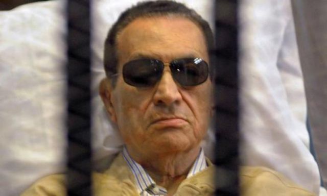 مبارك يحضر جلسة محاكمته بأكاديمية الشرطة فى قضية القرن