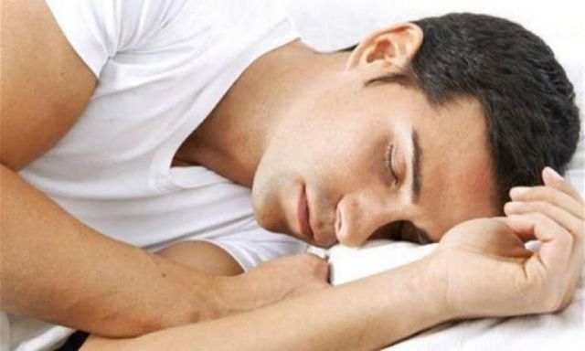 دراسة: انقطاع التنفس خلال النوم يضر السمع