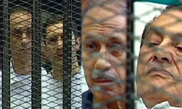 دفاع ”محاكمة القرن”: ”مبارك” كان ينقصه تفويض السيسى فى فض 25 يناير