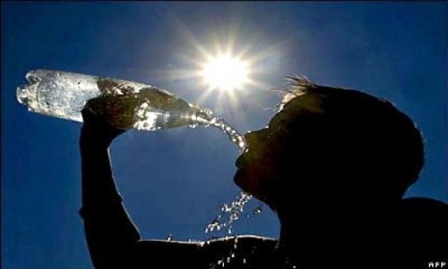 ”الصحة” تحذر المواطنين من ضربات الشمس بسبب إرتفاع درجات الحرارة اليوم وغداً