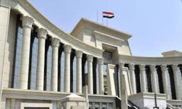 قوات الأمن تغلق طريق كورنيش النيل بمحيط المحكمة الدستورية لتأمين مراسم التنصيبب