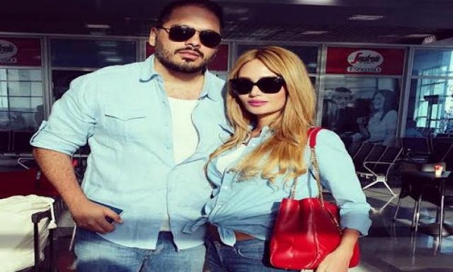 شاهد .. رامي عياش وزوجته يظهران بملابس متطابقة