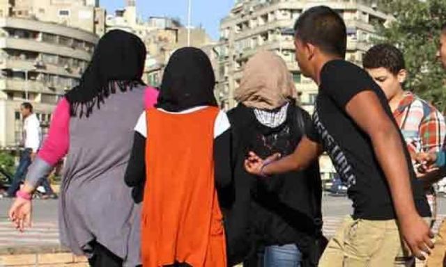 ضبط 7 متهمين بالتحرش بعدد من الفتيات بميدان التحرير وإصابة ضابط