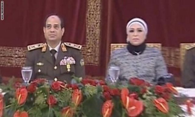 زوجة السيسي تقوم بزيارة ضحية واقعة تحرش ميدان التحرير