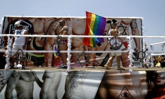 بالصور .. تل أبيب تحتفل بزواج المثليين والسحاقيات
