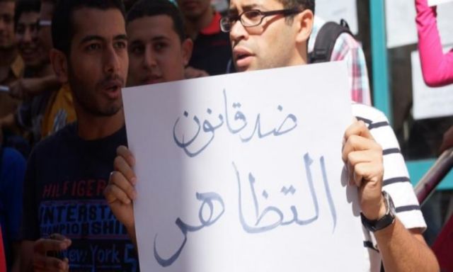 القضاء الإداري يصرح بالطعن على دستورية قانون التظاهر أمام المحكمة الدستورية